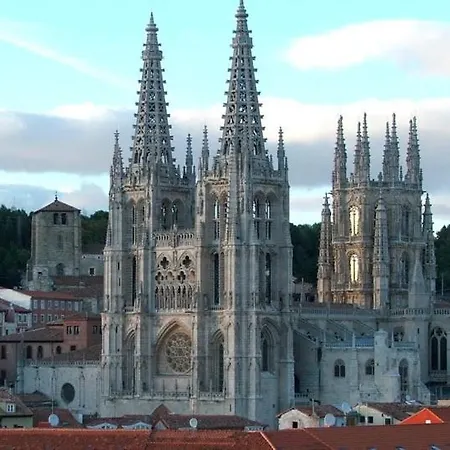 Cardenal Segura - Rozando La Catedral- Centro Historico Burgos Exterior photo
